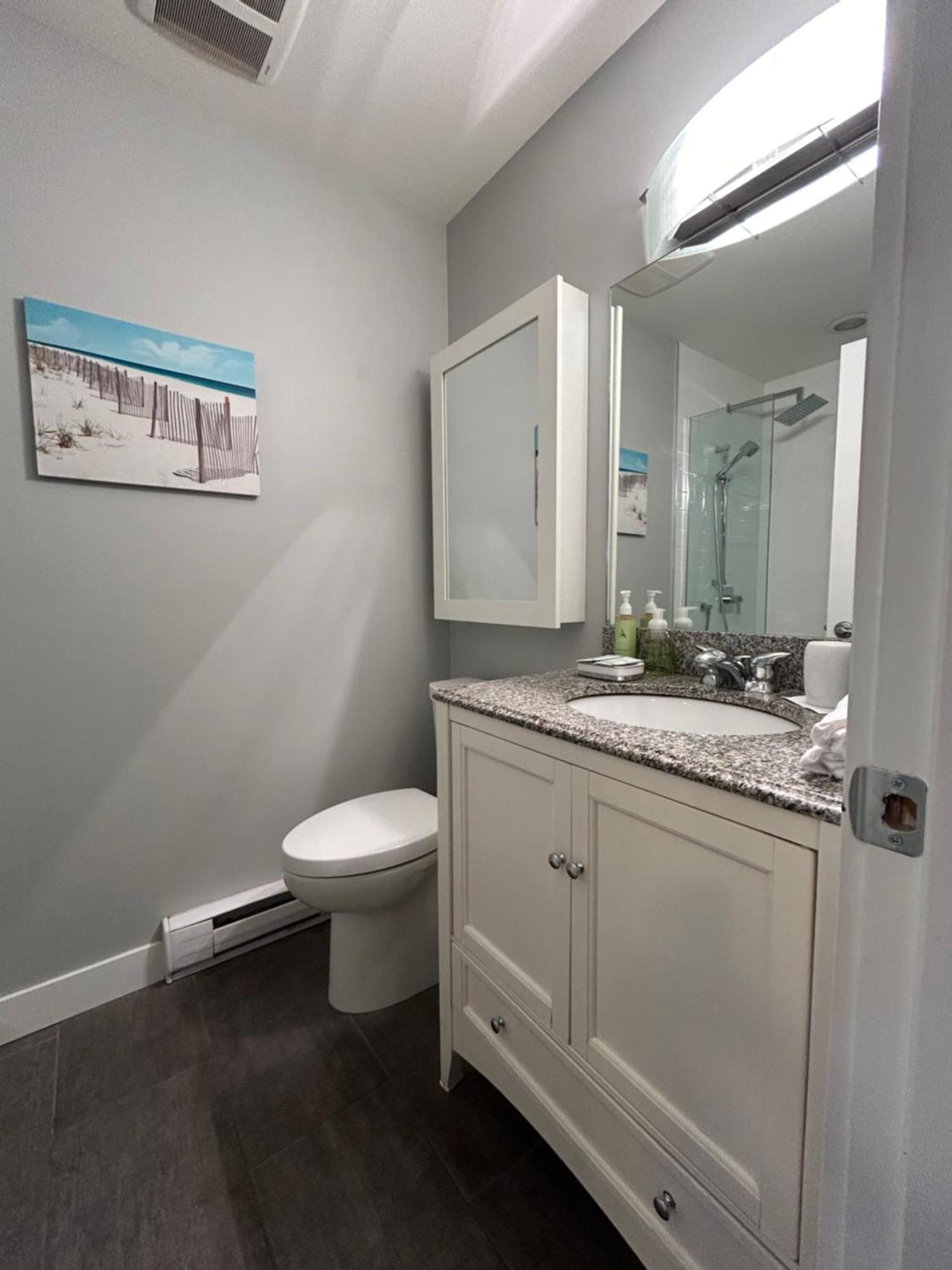 North Nanaimo Gem - Garden-View Room With Private Ensuite المظهر الخارجي الصورة