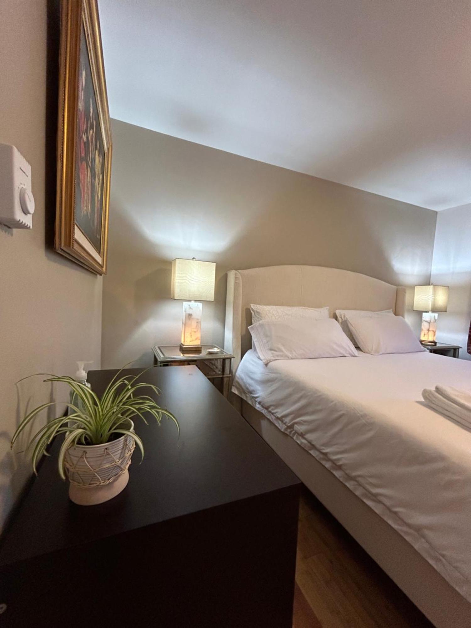 North Nanaimo Gem - Garden-View Room With Private Ensuite المظهر الخارجي الصورة